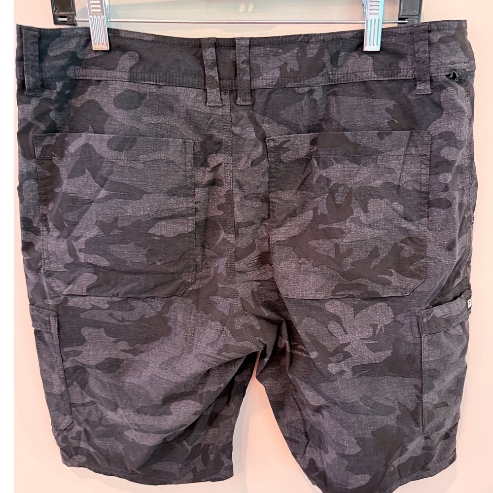 Pelagic Mens Hybrid Cargo Shorts Grey Camo Fishing Outdoor Stretch Size 34 - Picture 2 of 9